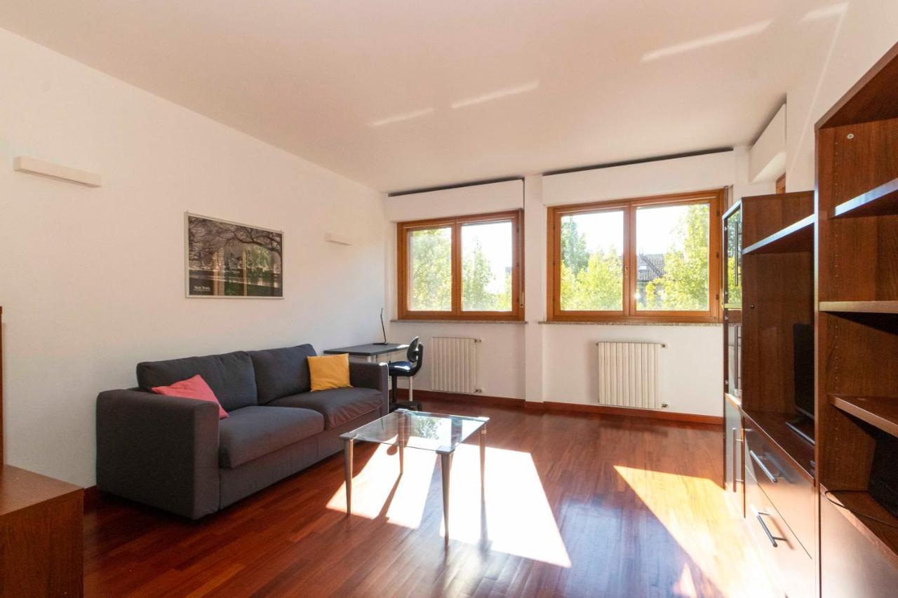 Appartement Cozy&Spacious Apt 2 Min Walk From The Tram Stop! à Turin Extérieur photo