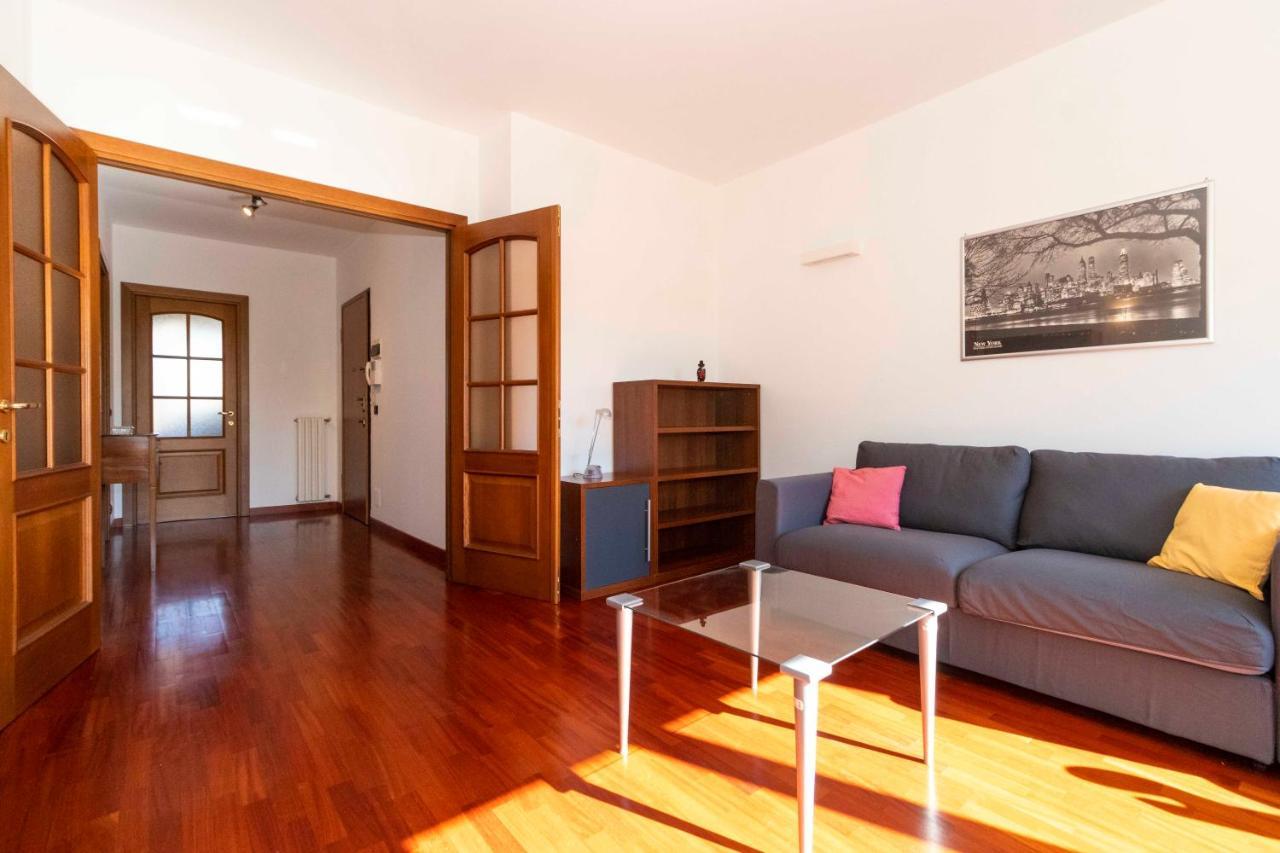 Appartement Cozy&Spacious Apt 2 Min Walk From The Tram Stop! à Turin Extérieur photo