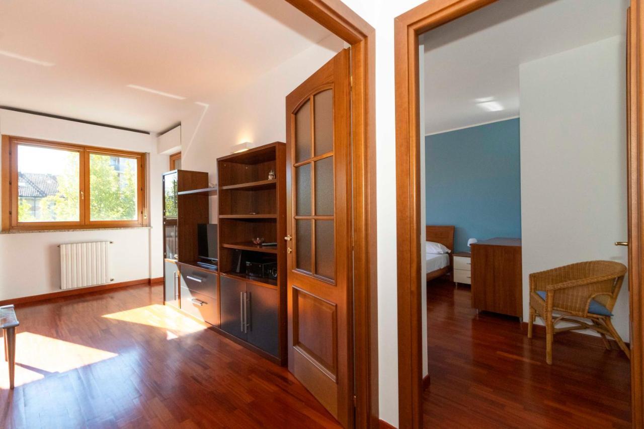 Appartement Cozy&Spacious Apt 2 Min Walk From The Tram Stop! à Turin Extérieur photo