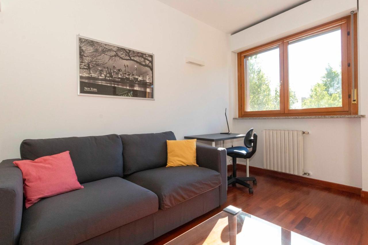Appartement Cozy&Spacious Apt 2 Min Walk From The Tram Stop! à Turin Extérieur photo