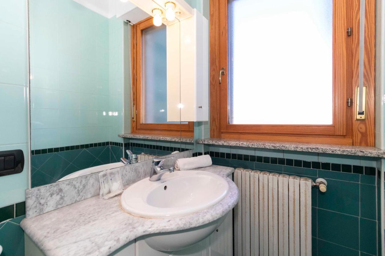 Appartement Cozy&Spacious Apt 2 Min Walk From The Tram Stop! à Turin Extérieur photo