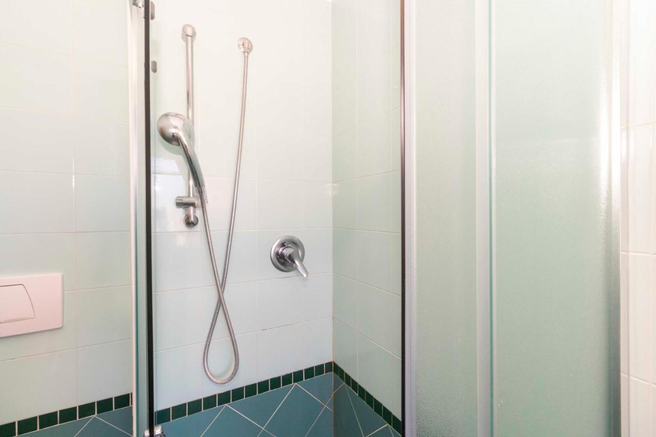 Appartement Cozy&Spacious Apt 2 Min Walk From The Tram Stop! à Turin Extérieur photo