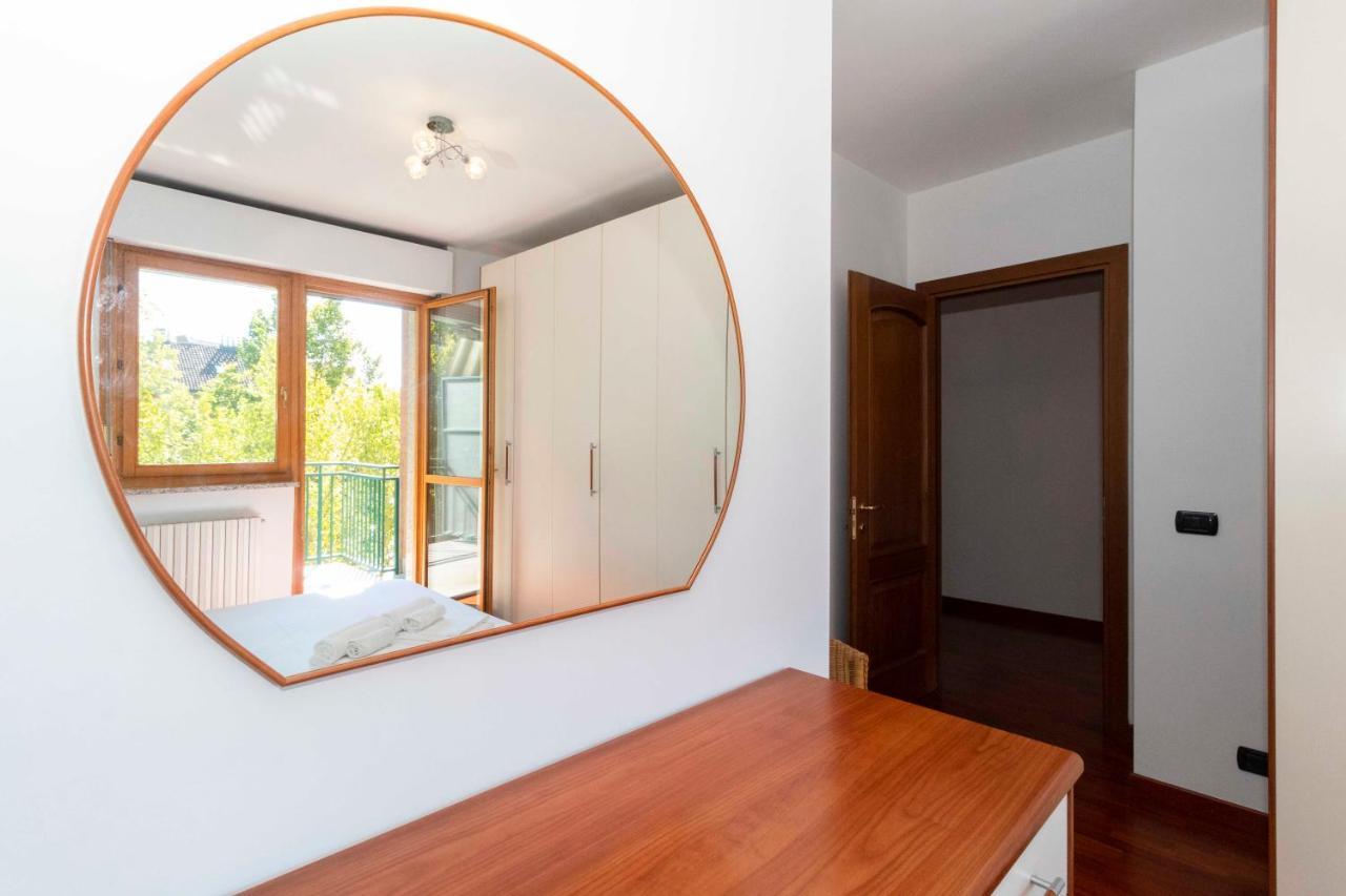 Appartement Cozy&Spacious Apt 2 Min Walk From The Tram Stop! à Turin Extérieur photo